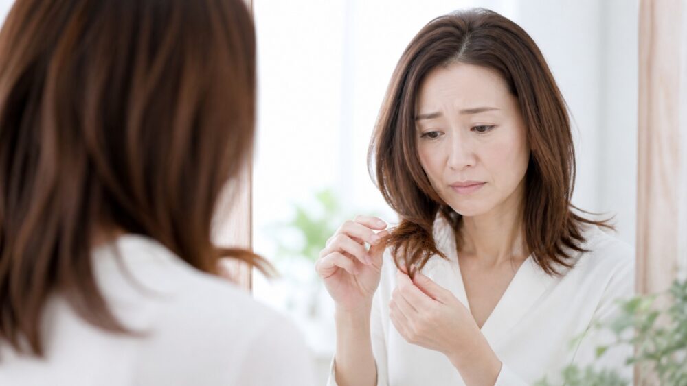 髪のごわごわが気になる女性
