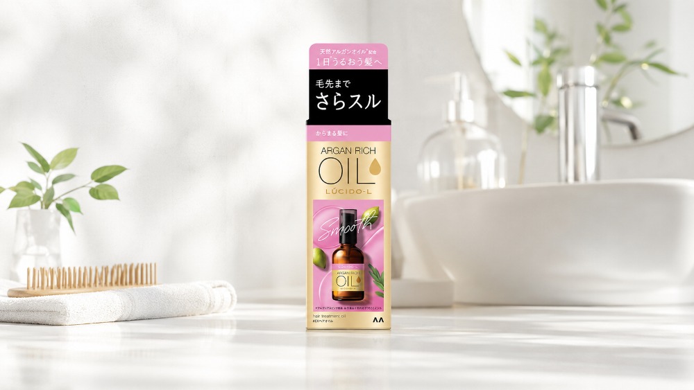 ルシードエルEXヘアオイルのパッケージを置いた明るい洗面台