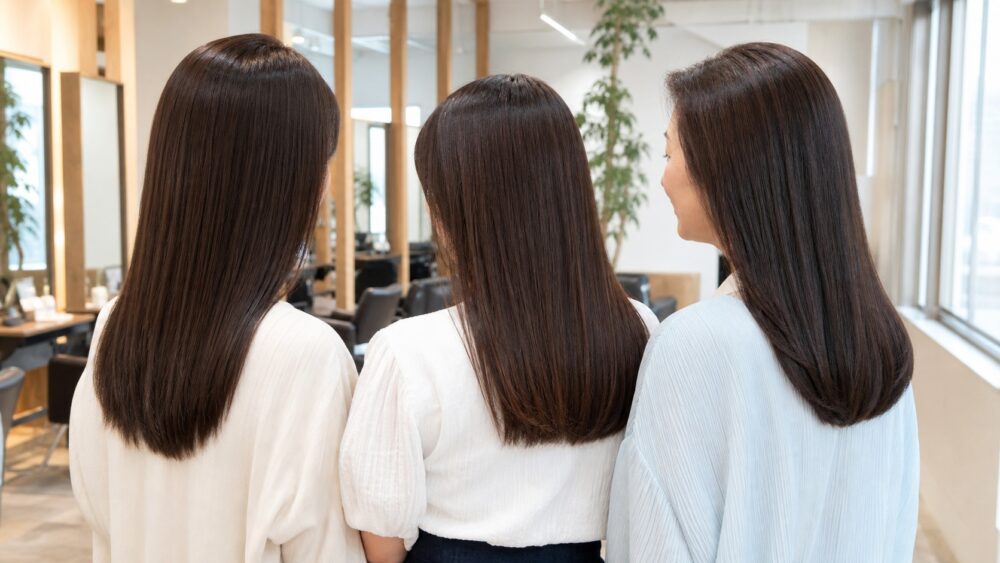 世代の違う女性たちのきれいなストレートヘア