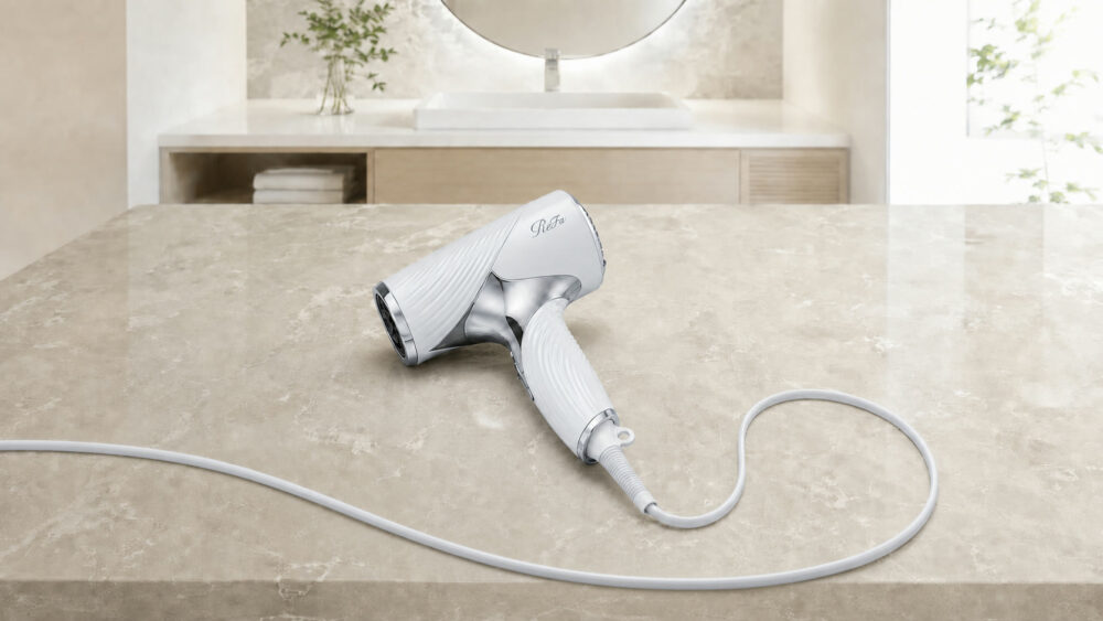 ReFa BEAUTECH DRYER SEを洗面台に置いた様子