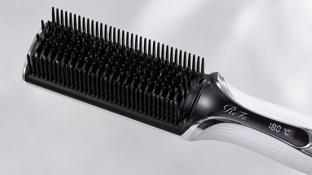 ブラシ型ヘアアイロンのピン面クローズアップ