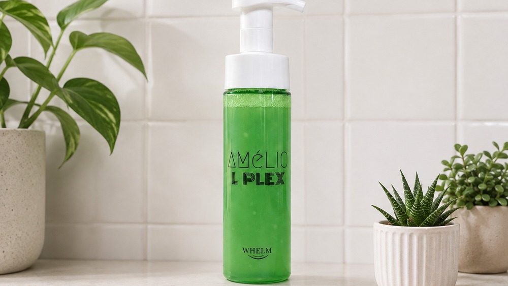 Amélio PLEX Lのデメリット（浴室の棚に置いたボトル）
