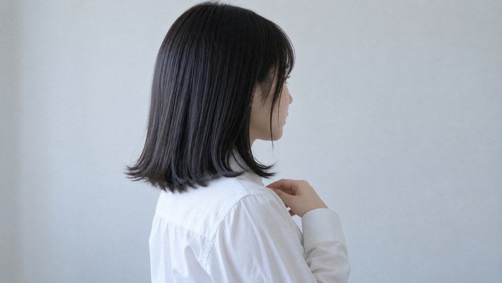 原因②毛先をまっすぐにしすぎて肩で押し上げられている
