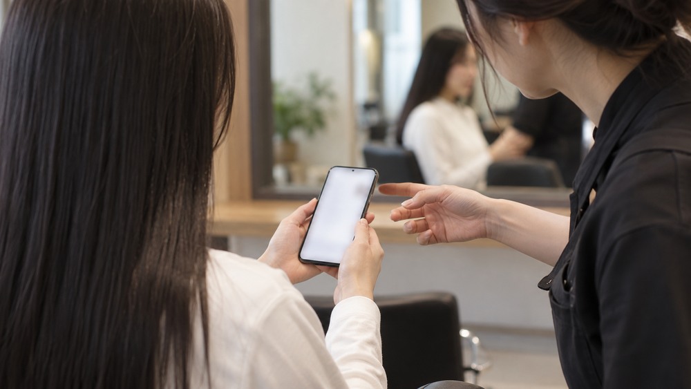 例文をスマホのメモに入れて見せる