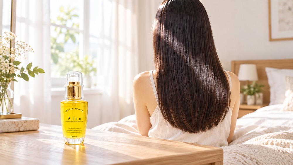 乾かしたてのツヤのある髪の女性とアルトオイル